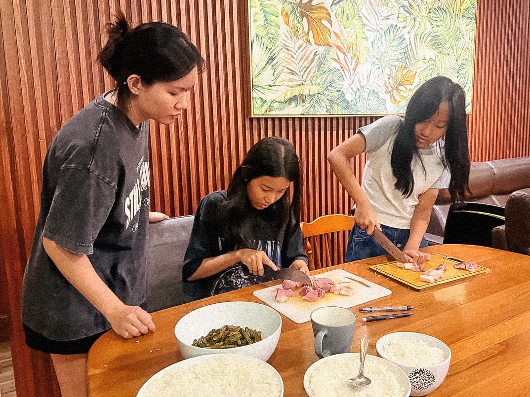 Students preparing food together during the programme
